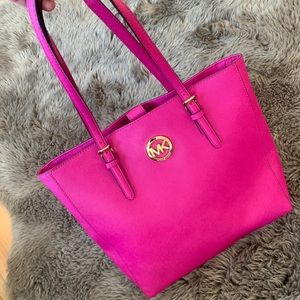 Micheal Kors Purse 👛